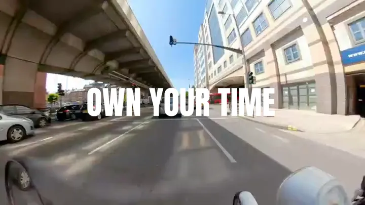 Riding a Moon Fleets electric moped through London traffic